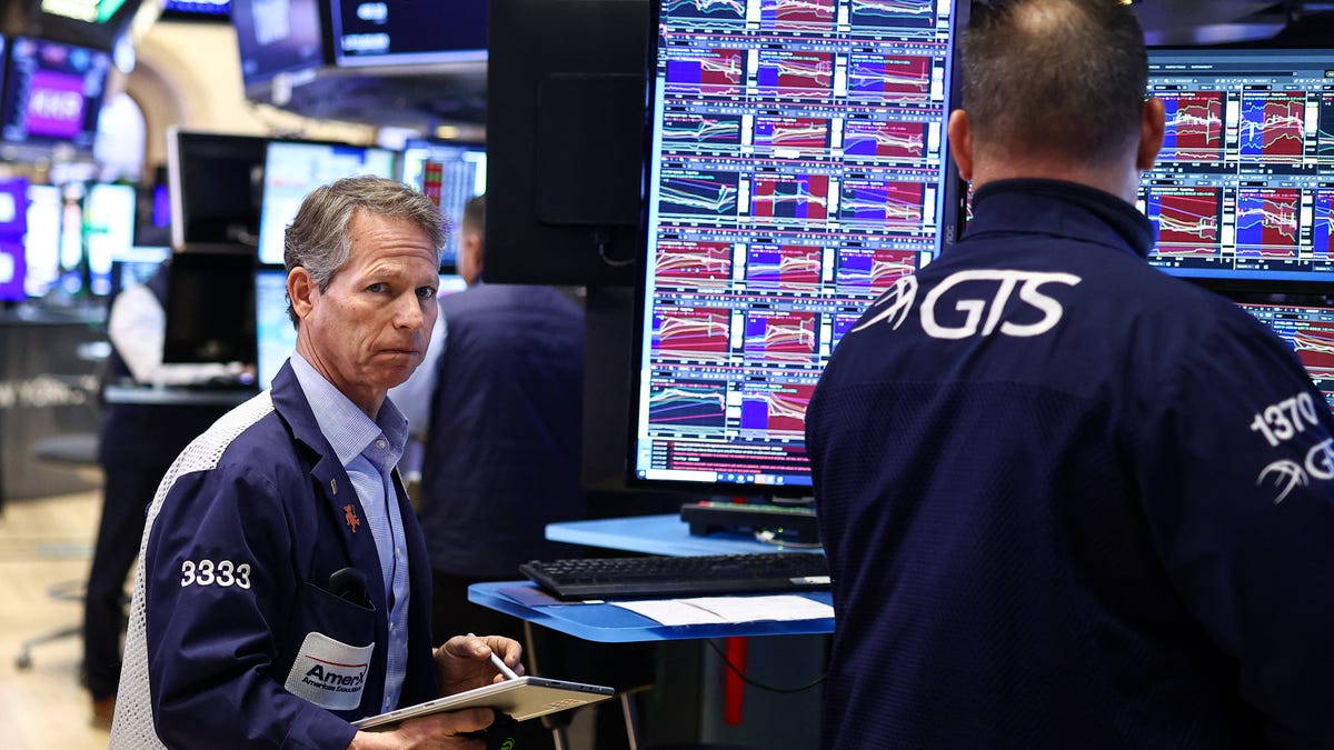 stock-market-falling?-here’s-what-that-means-for-your-401(k).