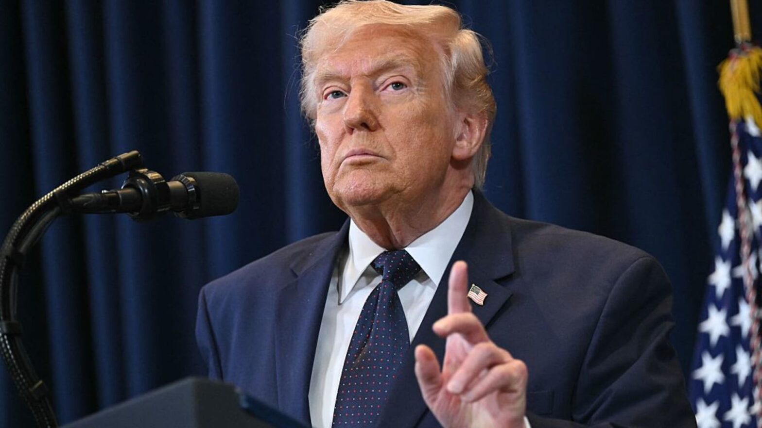 jim-cramer-says-don’t-make-any-sudden-stocks-moves-on-trump-fueled-rally