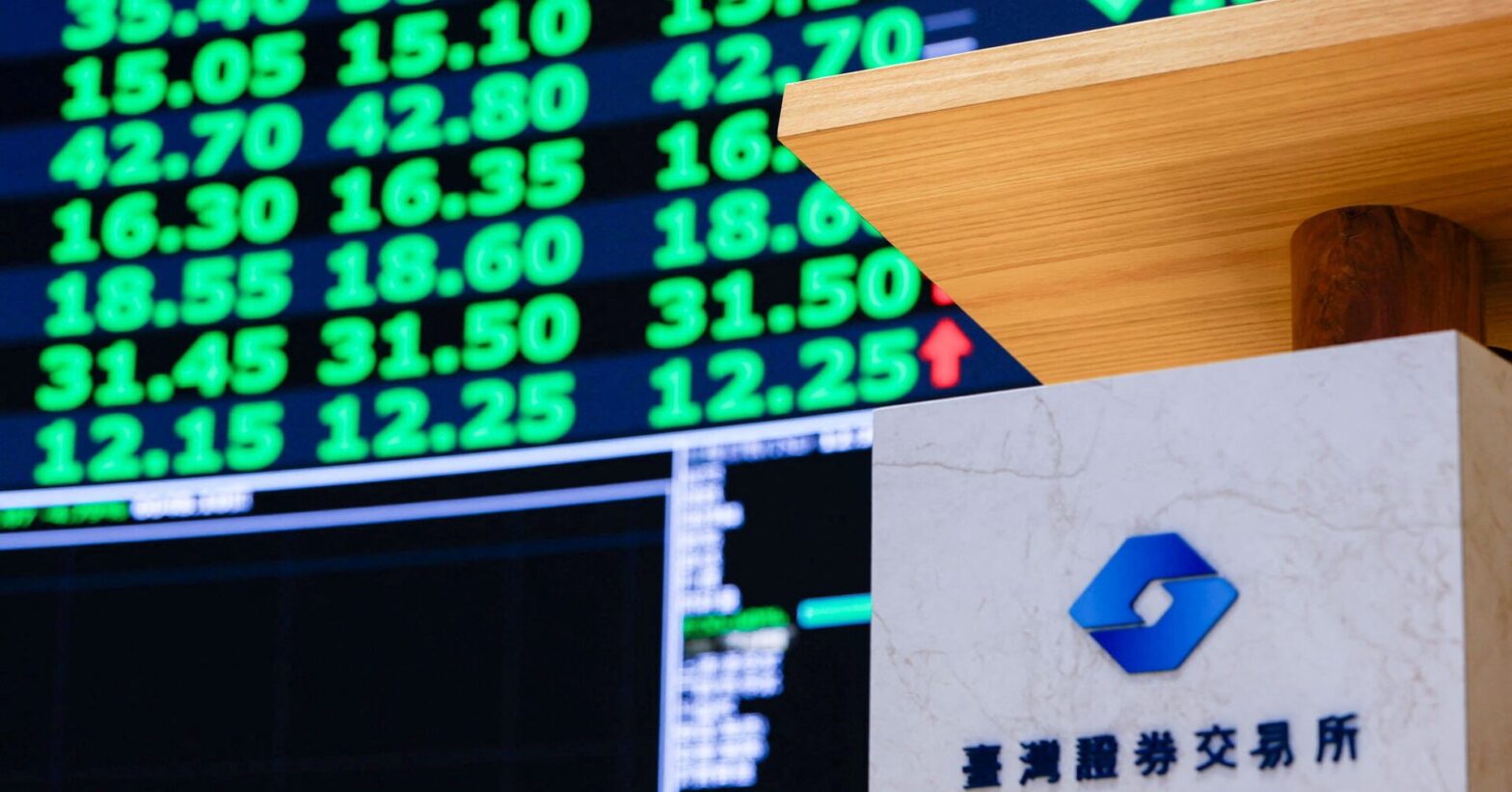 asia-markets-rebound,-oil-dives-as-trump-says-iran-war-could-end-soon