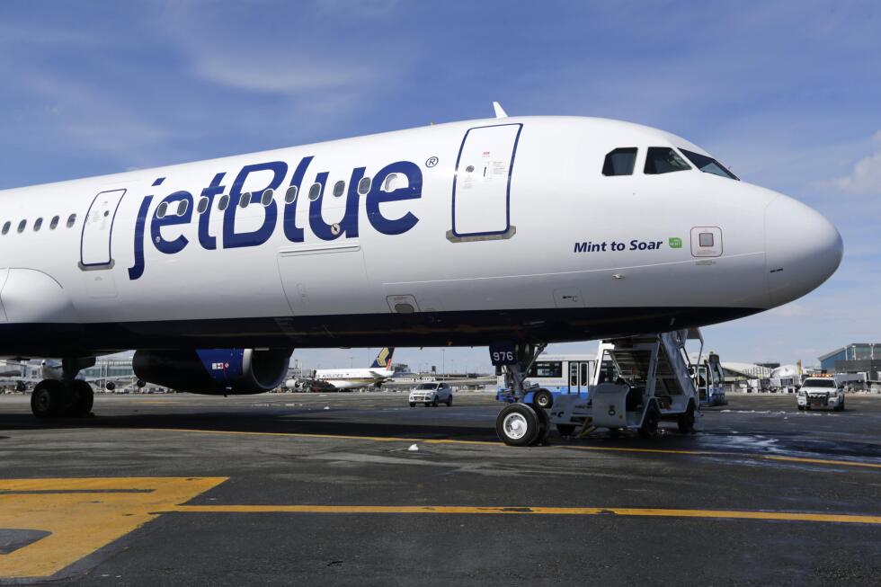 faa-grounds-all-jetblue-flights-after-request-from-airline
