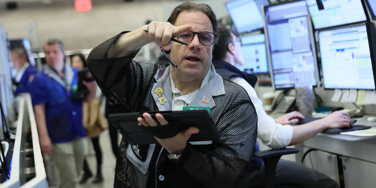 the-stock-market-should-worry-more-about-ai,-private-credit,-less-about-iran-war