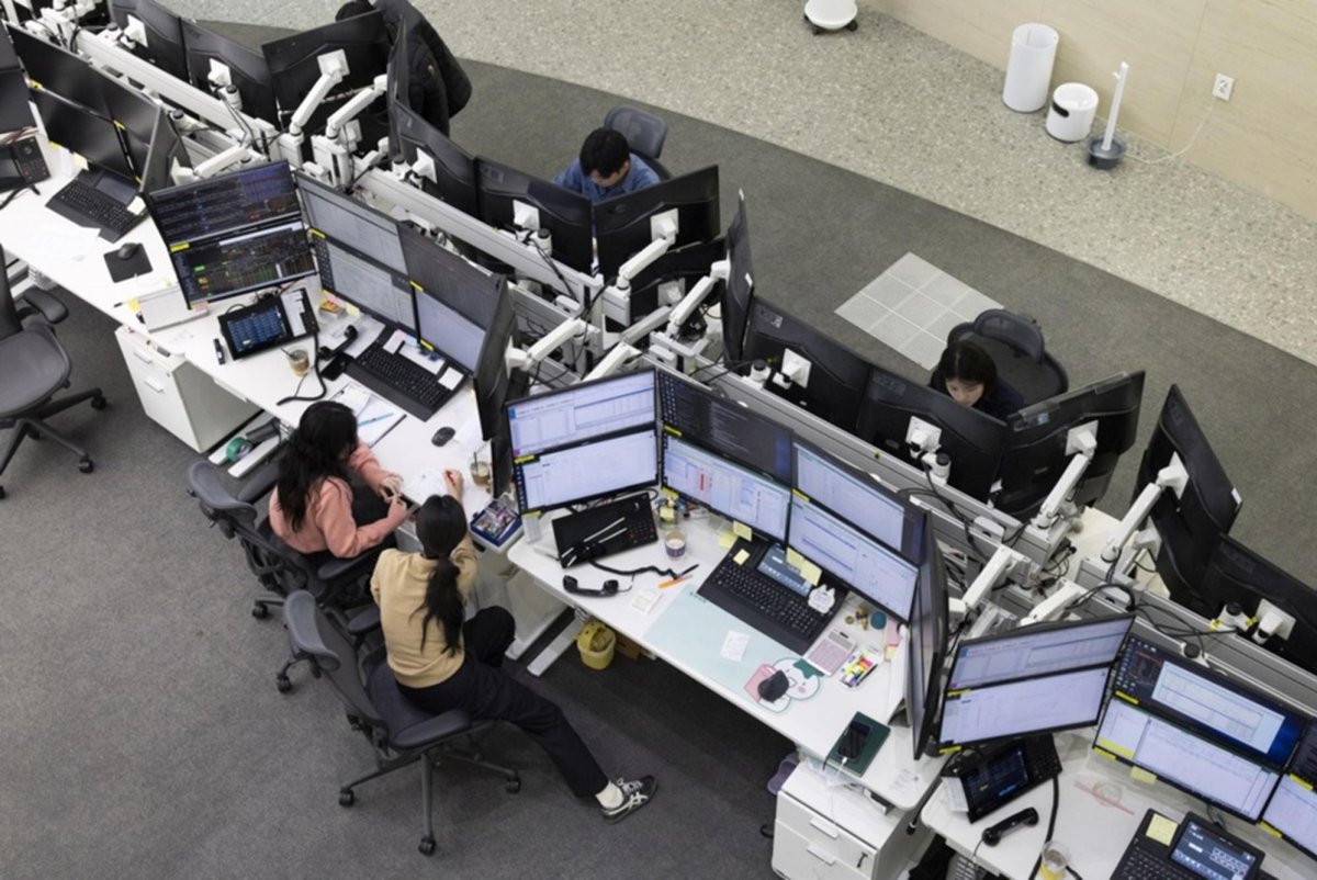 korean-brokerage-stocks-lead-gains-as-trading-tops-100-trillion-won