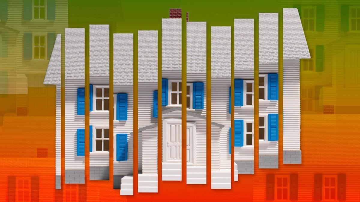 real-estate-vs.-stock-market:-which-is-the-better-investment-right-now,-according-to-financial-experts?