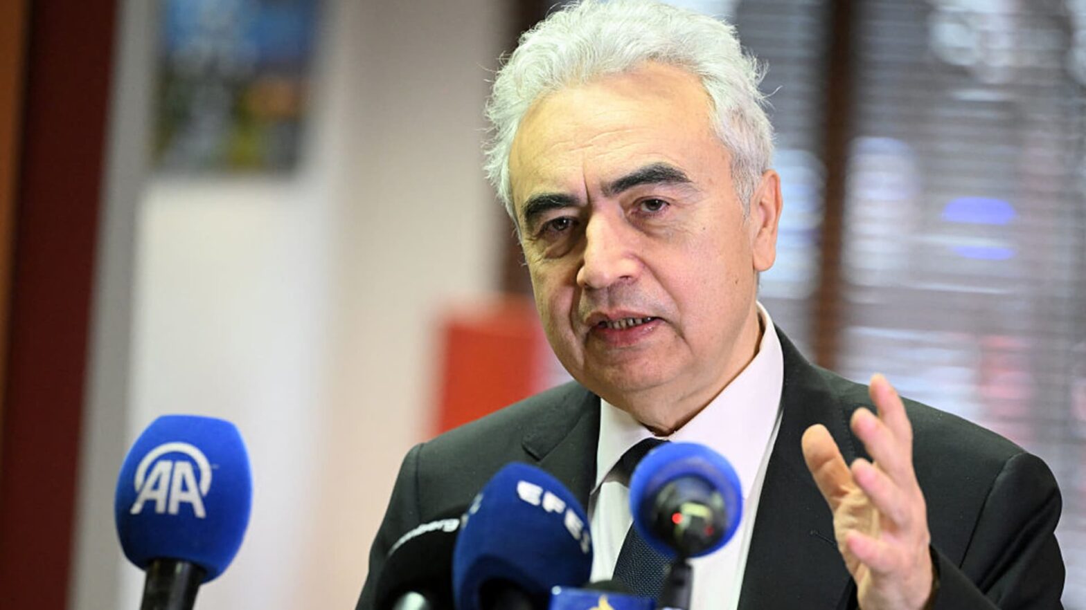 oil-reserves,-tariff-investigations,-airline-fuel-prices-and-more-in-morning-squawk