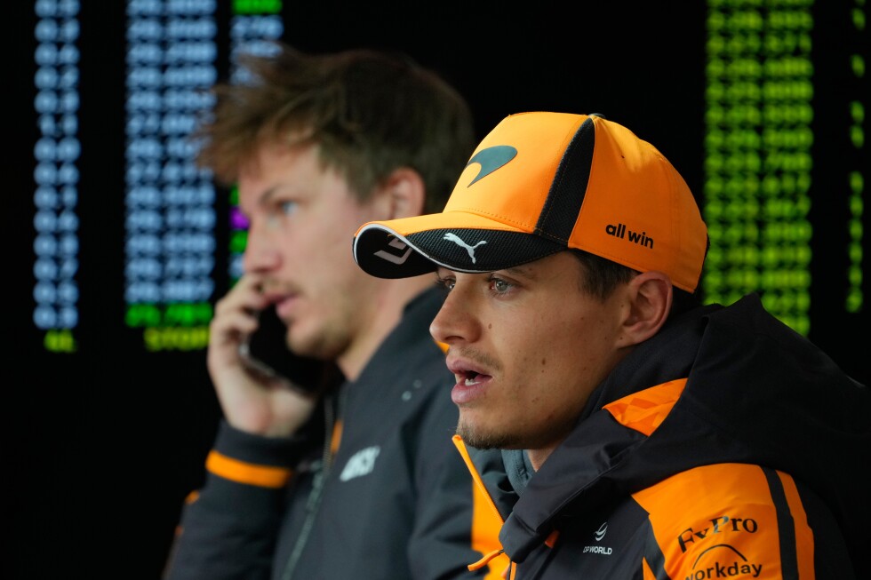 mclaren-launches-investigation-after-norris-and-piastri-unable-to-start-f1’s-chinese-grand-prix