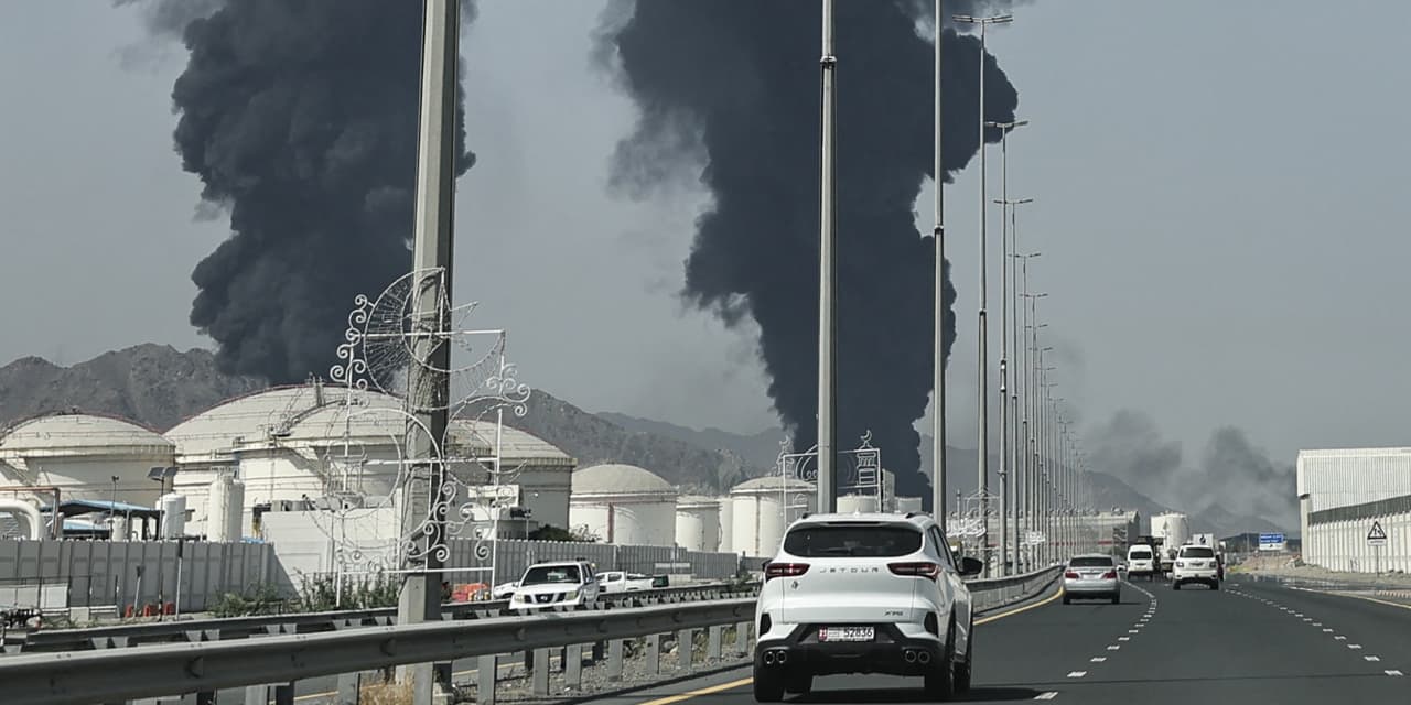 us.-stock-futures-dip,-oil-climbs-again-as-investors-brace-for-escalation-of-iran-conflict