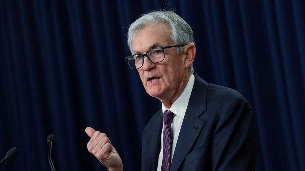 dow-breaks-lows-on-oil,-powell;-micron-crushes-views