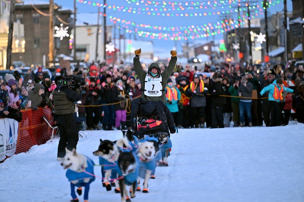 ex-reality-tv-star-jessie-holmes-wins-alaska’s-iditarod-sled-dog-race