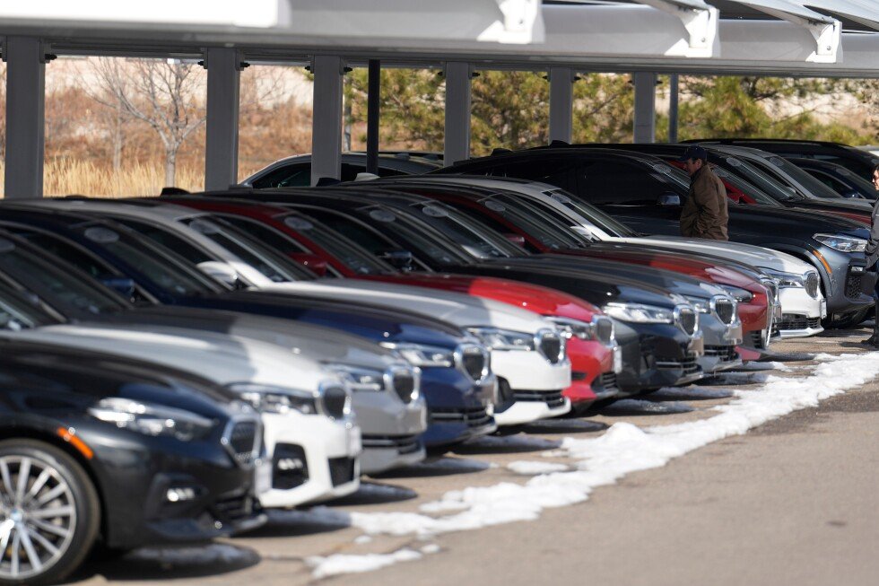 the-advantage-of-buying-a-used-luxury-car-rather-than-a-new-non-luxury-car