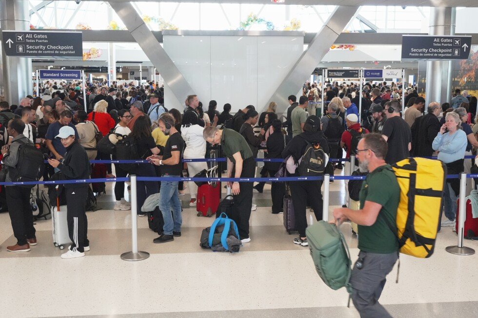 how-to-check-us-airport-security-lines-while-tsa-agents-go-unpaid