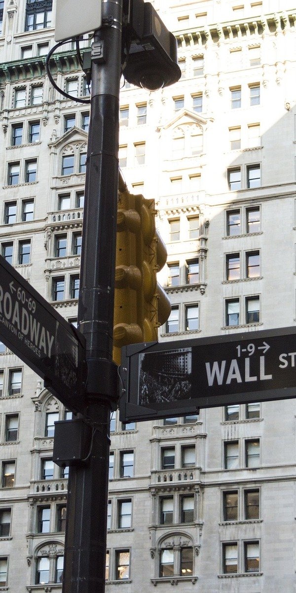 hannover-ruck-se-stock-gains-momentum-amid-strong-analyst-coverage-and-reinsurance-sector-resilienc