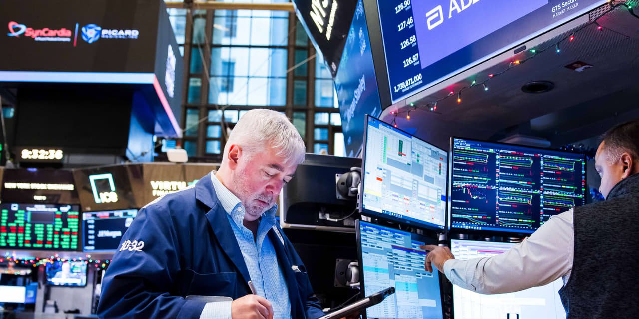 these-stocks-are-today’s-movers:-tesla,-smci,-synopsys,-lumentum,-and-more