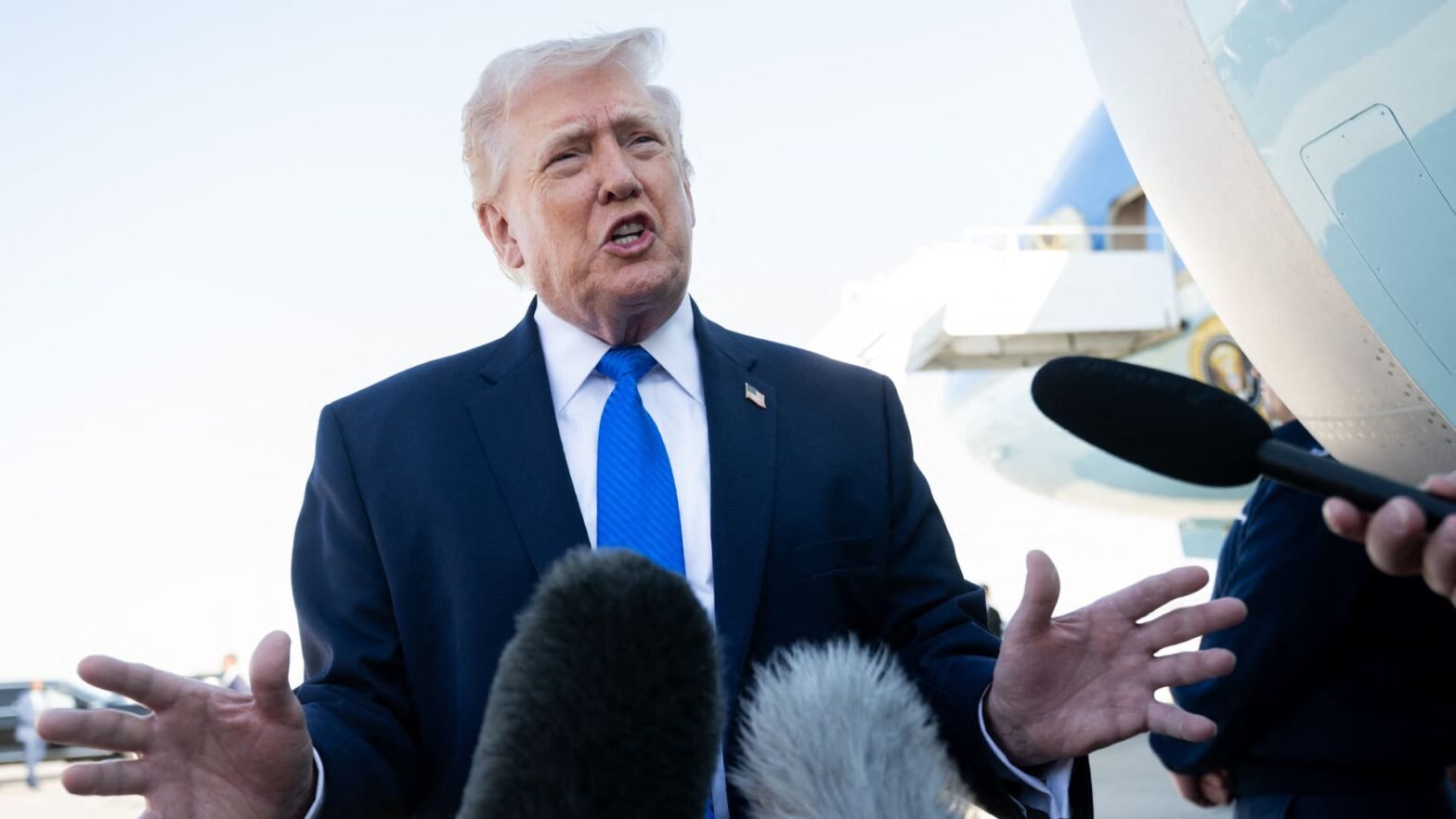 trump’s-market-moving-post,-the-new-dhs-chief,-gap’s-ai-push-and-more-in-morning-squawk