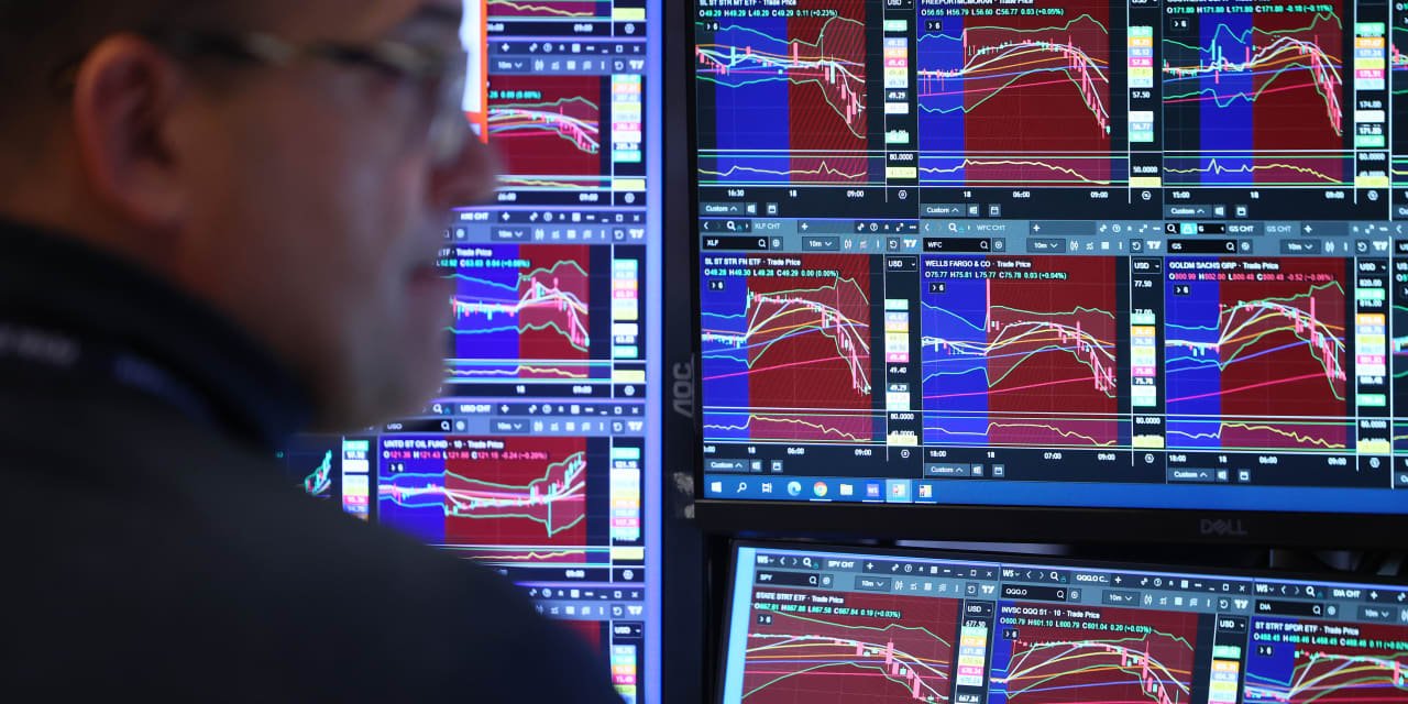 a-stock-market-indicator-is-flashing-a-big-red-warning-sign