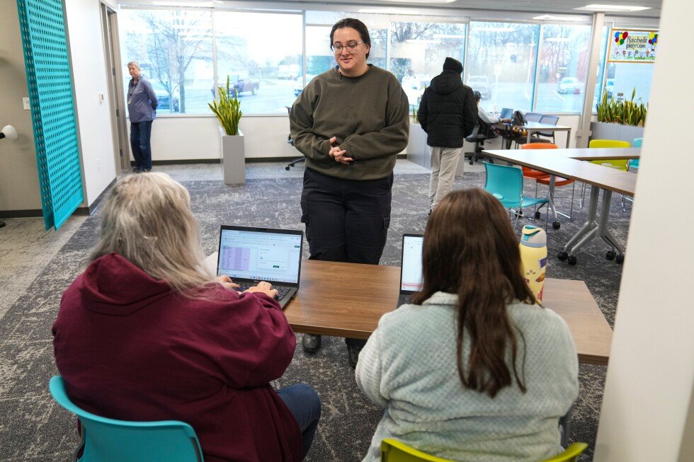 tsa-officers-share-what-life-is-like-working-for-a-$0-paycheck