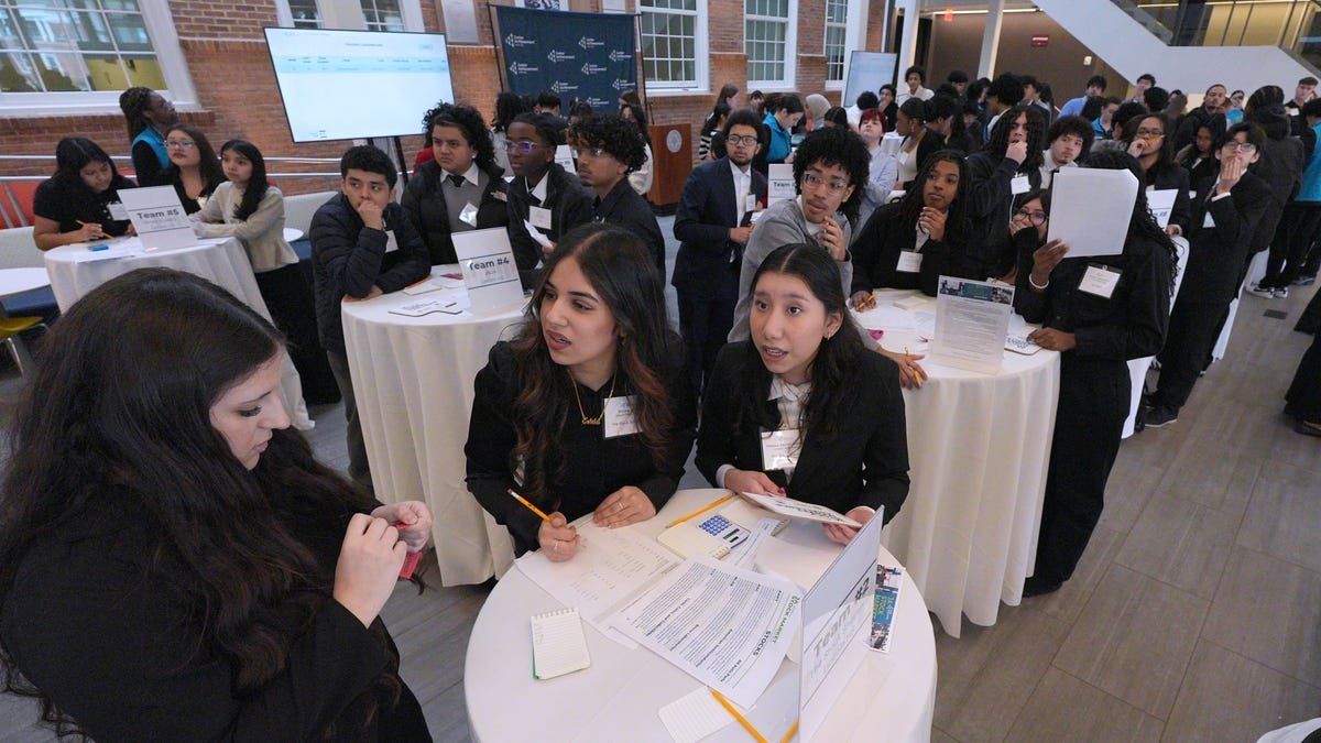 yonkers-students-learn-investing-at-junior-achievement’s-stock-market