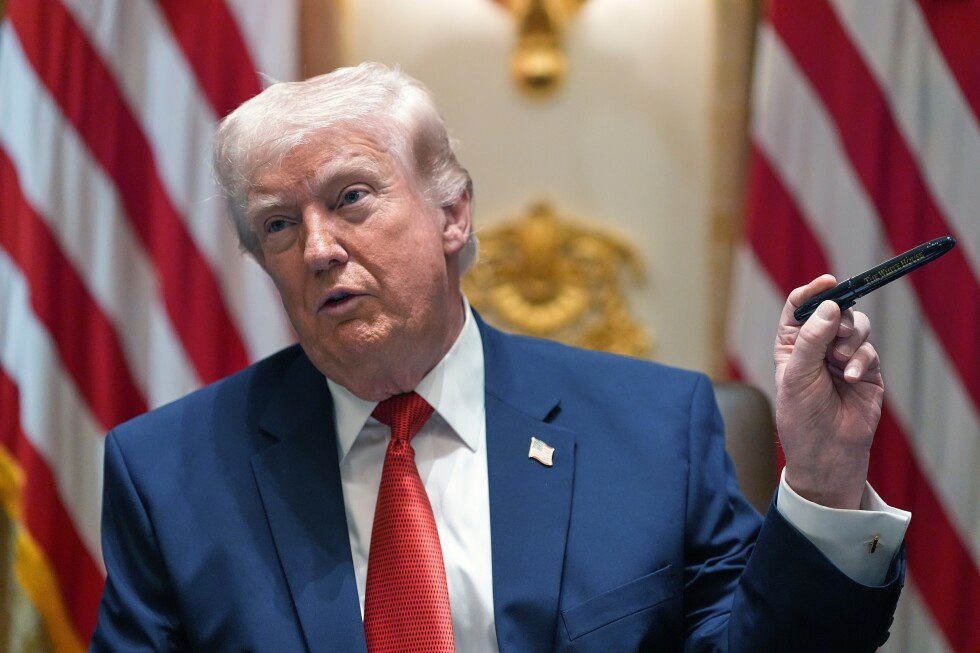 trump-offers-his-cabinet-a-long-story-about-special-sharpies