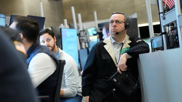 north-american-stocks-fall,-oil-prices-rise-as-trump’s-delays-fail-to-quell-fears