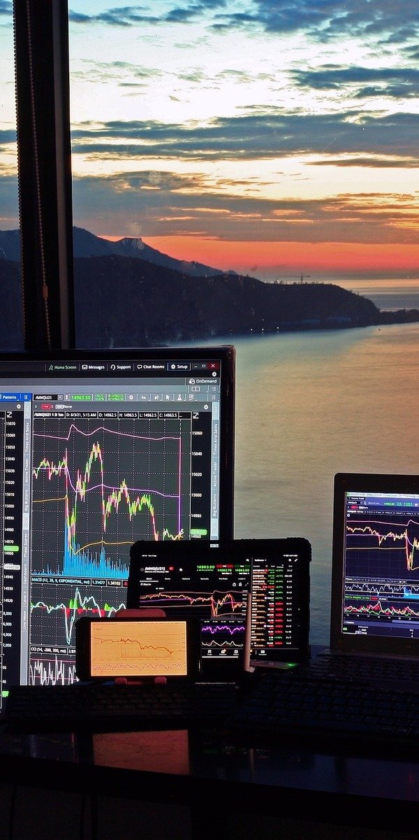 spotify-technology-sa-stock:-analyst-optimism-builds-ahead-of-q1-2026-earnings-as-strategic-shifts-t