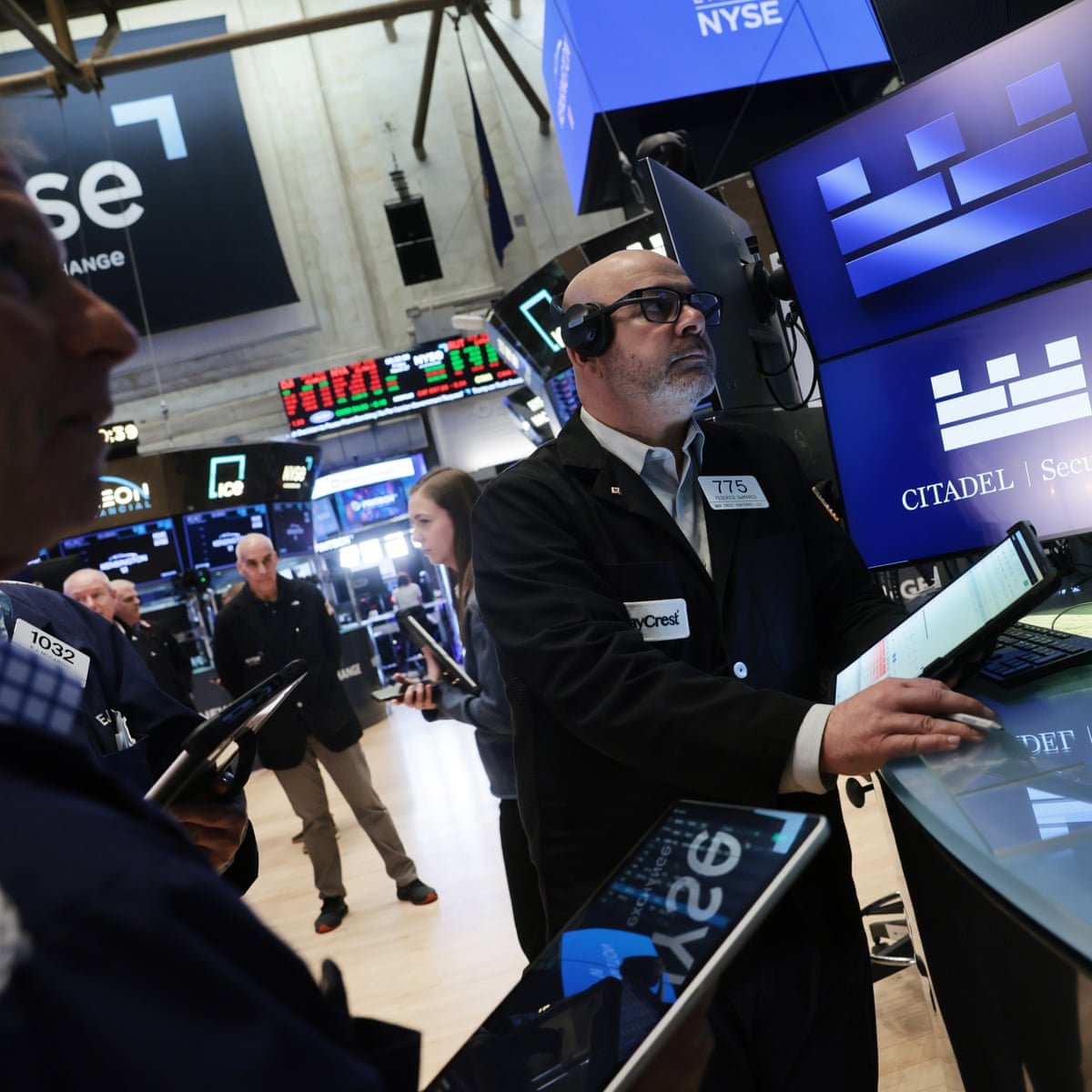 us-market-selloff-continues-as-iran-war-plummets-consumer-sentiment