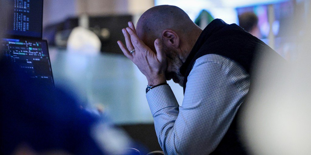 markets-plunge,-oil-hits-$100-as-trump-fails-to-reassure-wall-st.