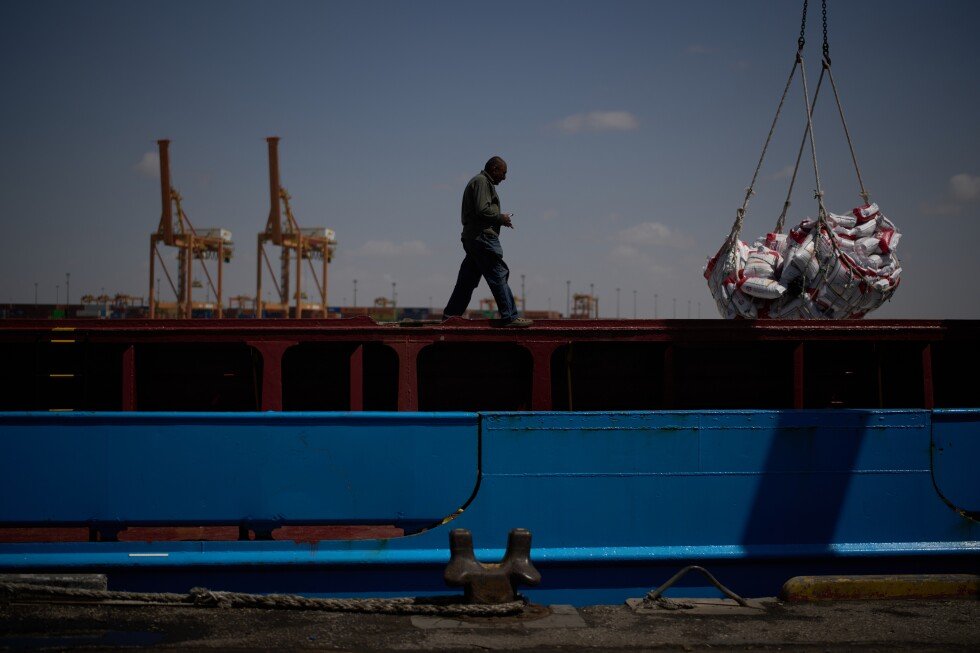 global-economic-optimism-dims-as-the-iran-war-drags-on