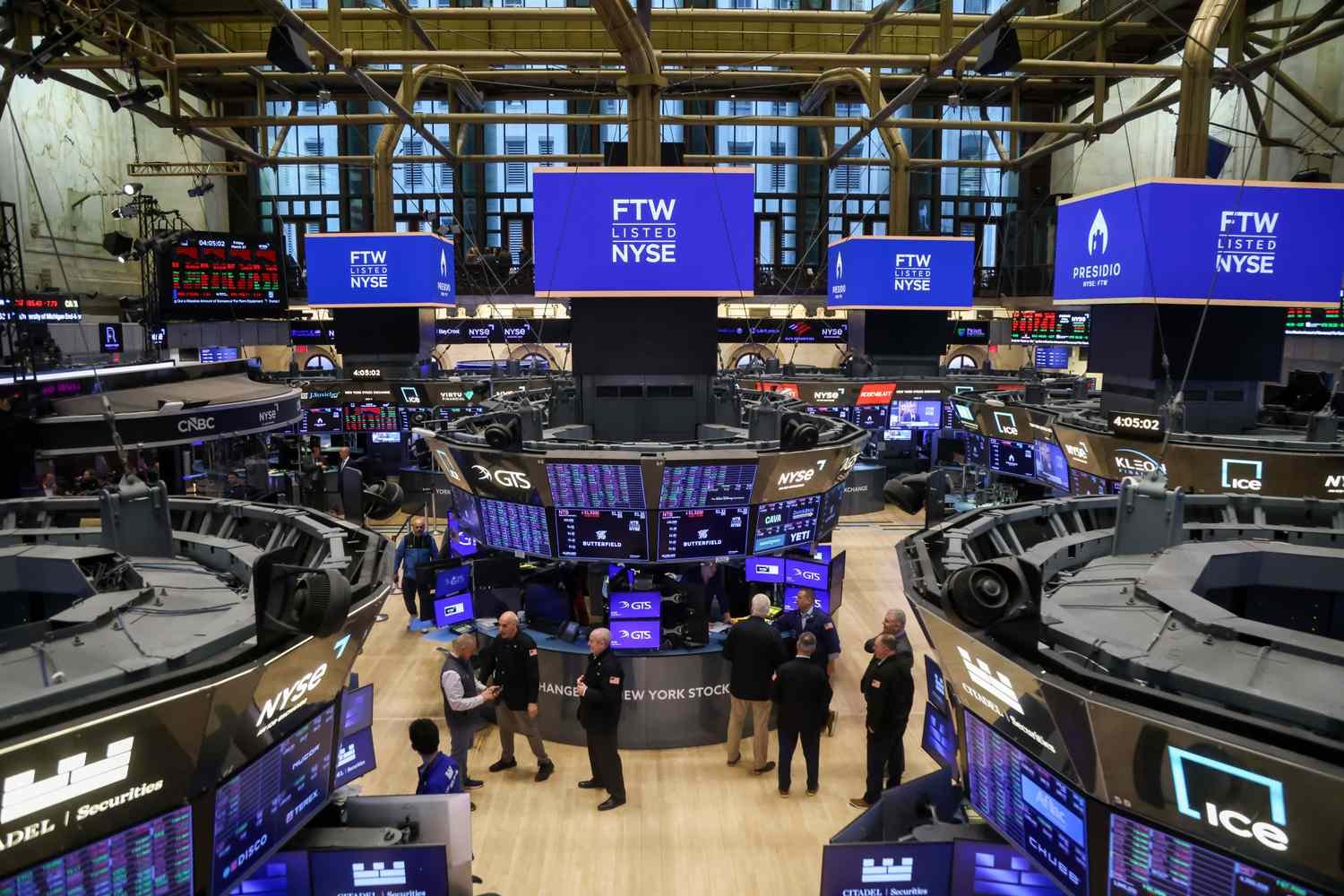 stock-market-today:-futures-rise-to-begin-holiday-shortened-week-after-major-indexes-decline-for-5th-straight-week