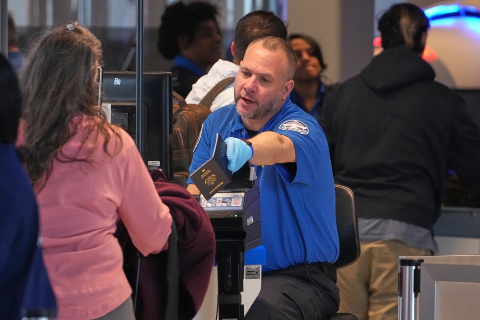 airport-waits-easing-slightly-as-tsa-paychecks-are-on-the-way