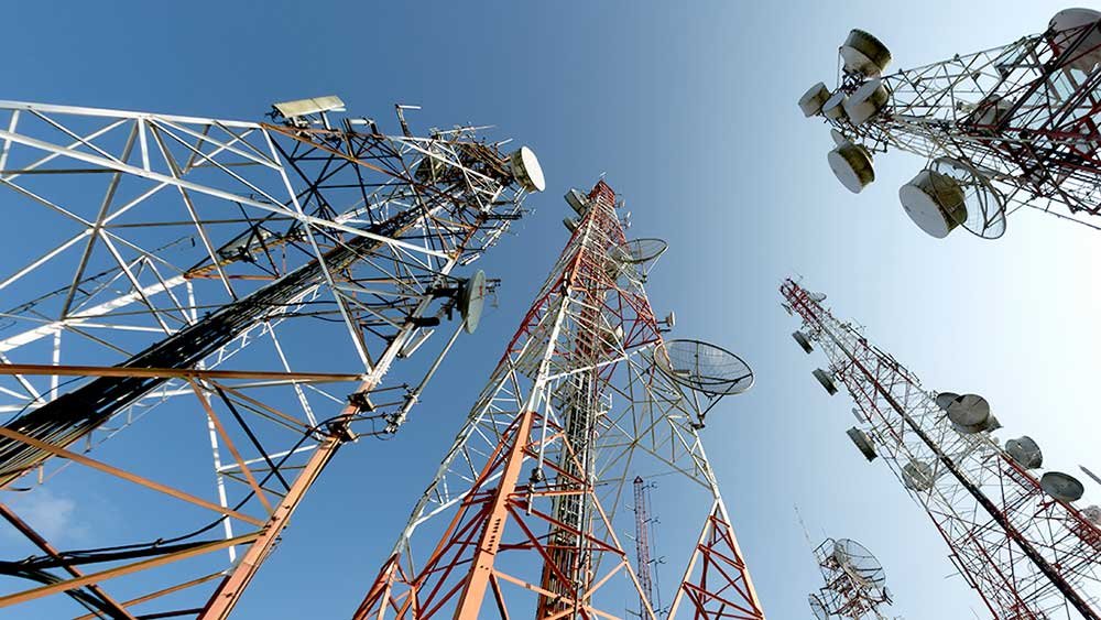 these-four-stocks-flash-strength-in-weak-market-one-is-a-data-center-play.