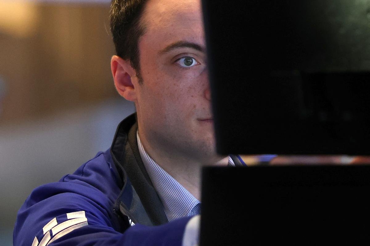 stock-market-today:-dow-rises,-s&p-500-and-nasdaq-slip-as-war-uncertainty-drives-oil-prices-higher