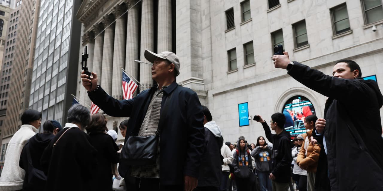 stock-futures-jump,-oil-prices-retreat-on-report-trump-willing-to-end-war