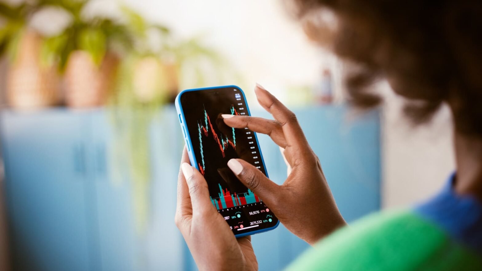 should-you-‘buy-the-dip’-amid-the-latest-stock-market-volatility?-what-experts-say