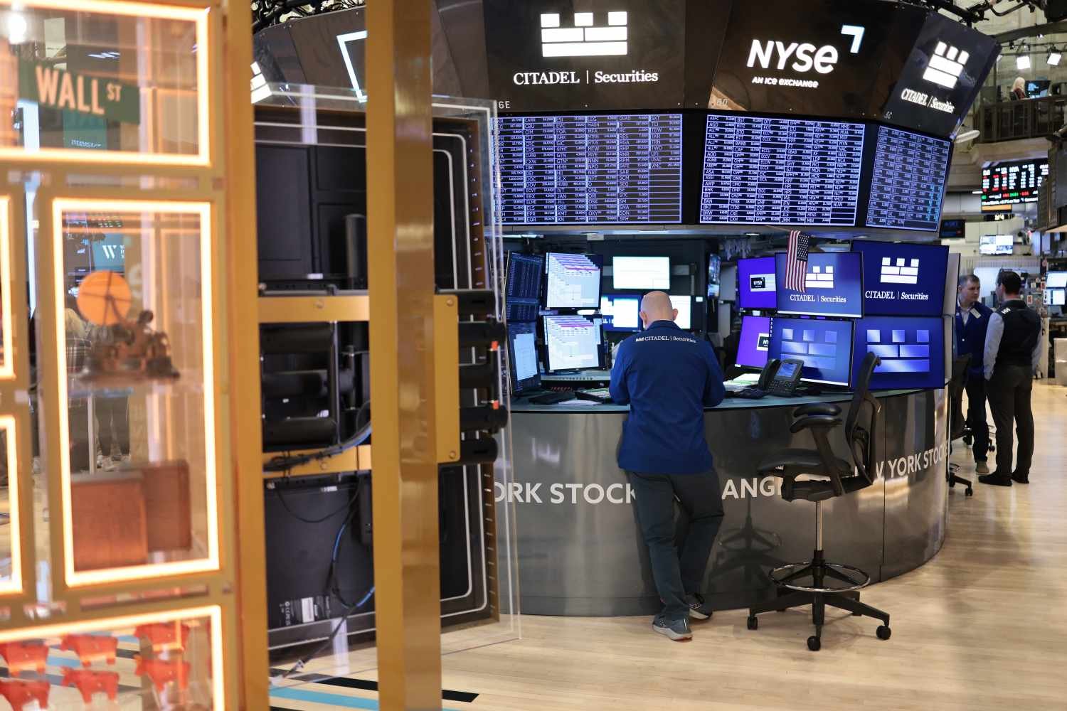 stock-market-today:-futures-rise-as-indexes-end-worst-quarter-since-2022;-trump-reportedly-willing-to-end-war-without-reopening-strait-of-hormuz