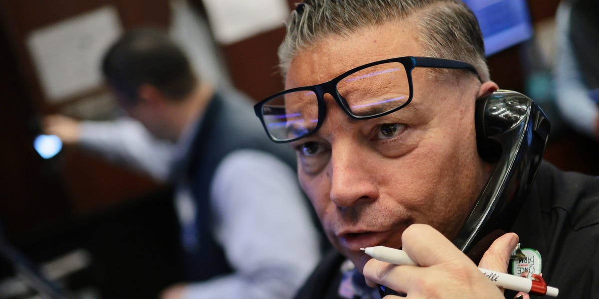 stock-market-investing-outlook:-3-reasons-to-keep-buying-the-dip