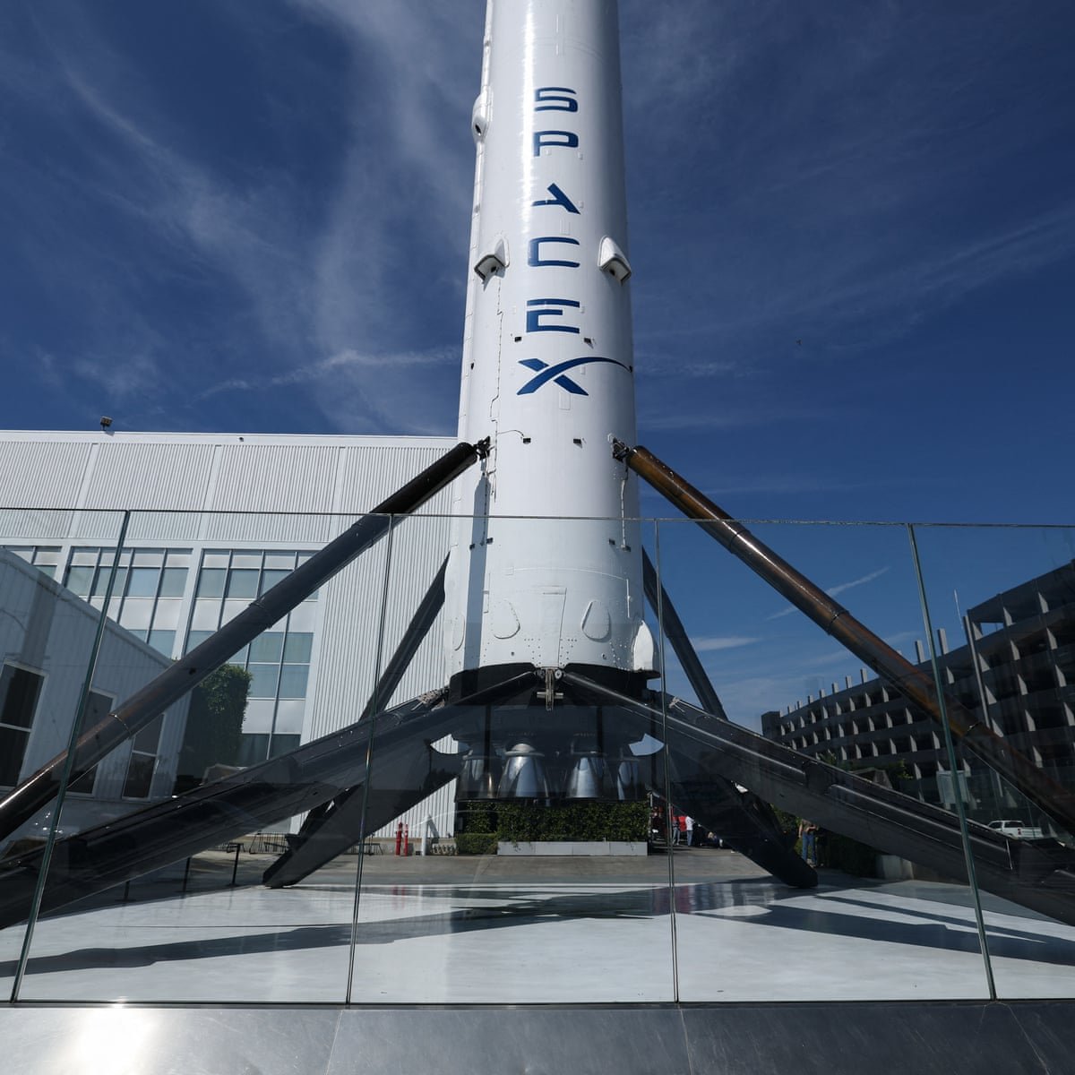 spacex-confidentially-files-to-go-public-on-stock-market,-reports-say