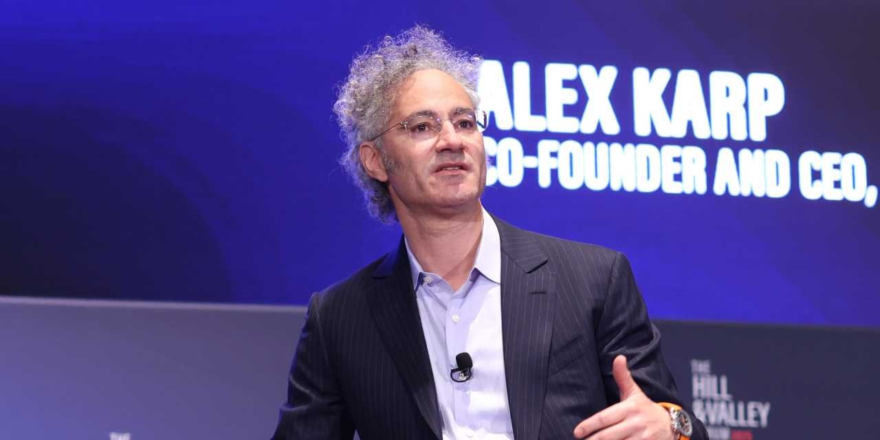 palantir-stock-wins-accolades-from-this-analyst-why-it-isn’t-a-buy-just-yet.