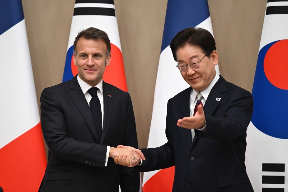 french-and-south-korean-leaders-say-they’ll-work-together-on-the-strait-of-hormuz