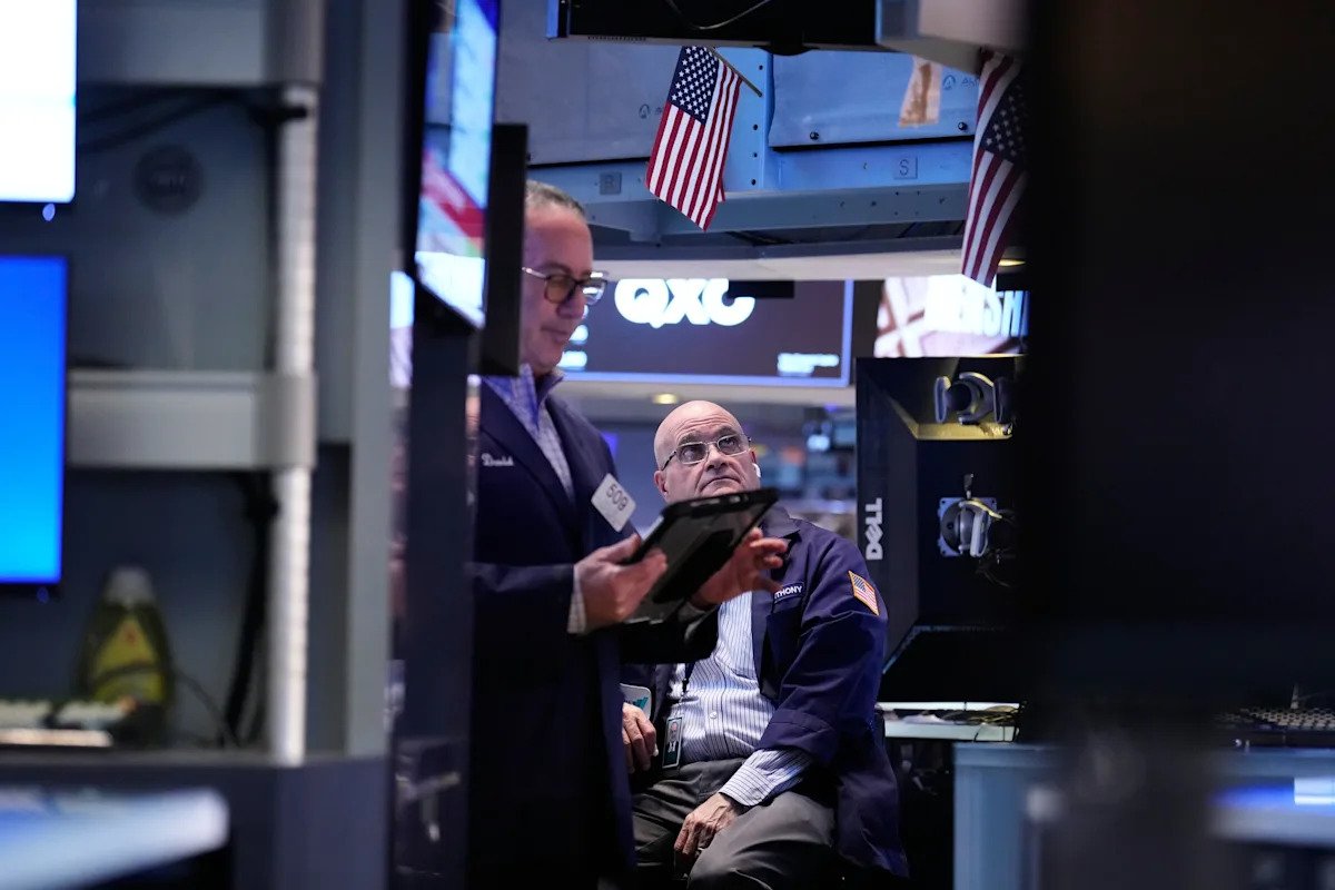 stock-market-today:-dow,-s&p-500,-nasdaq-futures-fall-as-trump’s-deadline-for-iran-ultimatum-looms