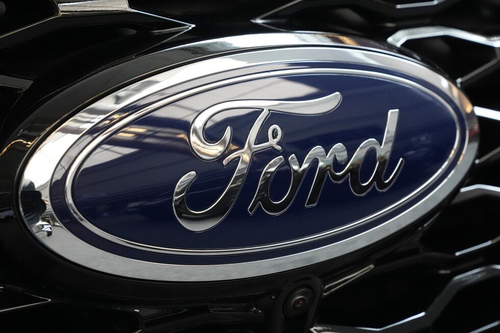 ford-recalls-over-422,000-vehicles-over-wiper-arms-that-can-break,-raising-crash-risk