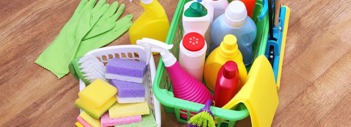 a-look-at-wd-40-(wdfc)-valuation-after-earnings-miss-dividend-declaration-and-new-analyst-coverage