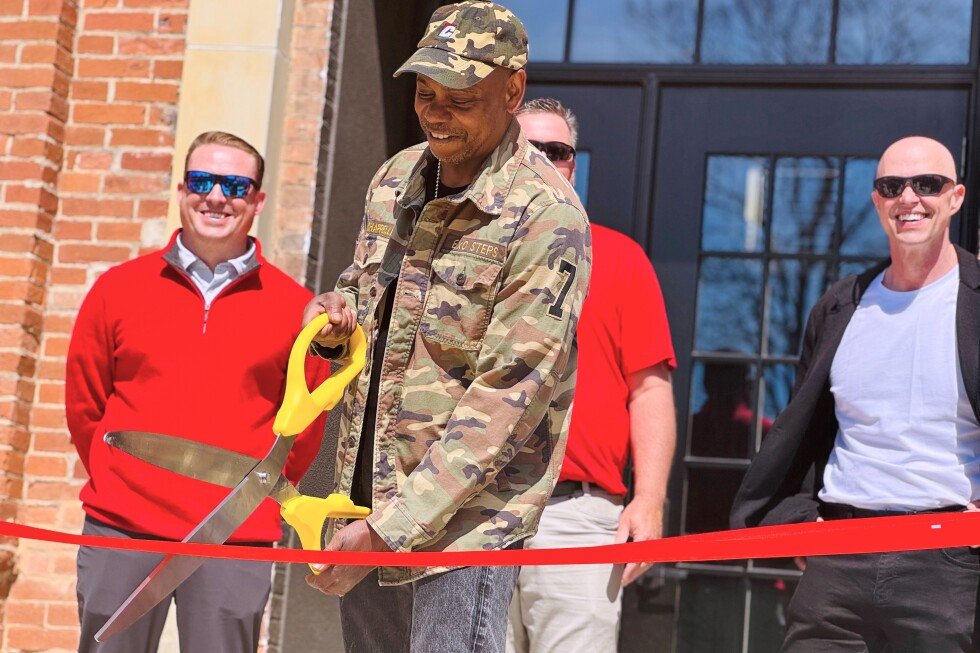 dave-chappelle-anchors-ohio-radio-station-with-renovated-building