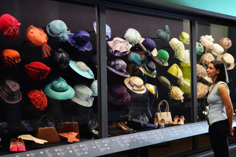 queen-elizabeth-ii’s-fashion-legacy-on-display-at-buckingham-palace