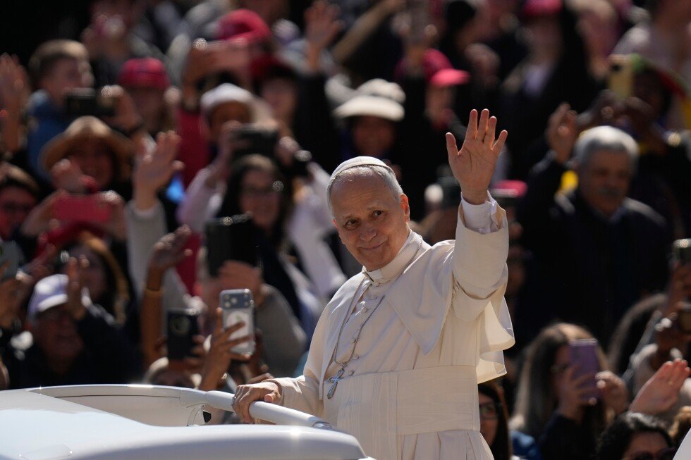 white-sox-expand-plans-for-giveaway-of-pope-themed-hats