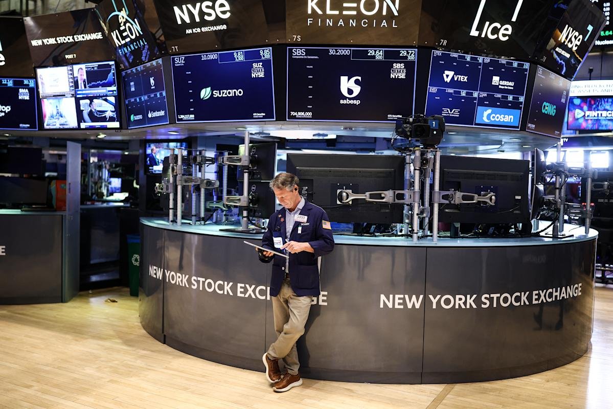 wall-street-strategists-say-it’s-time-to-‘jump-in’-with-tech-stocks-amid-iran-ceasefire