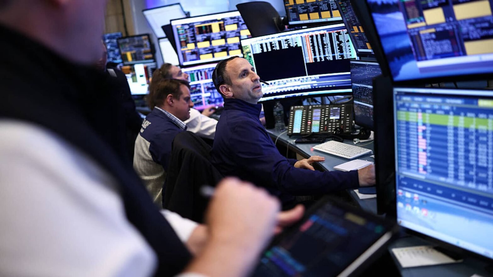 dow-futures-drop-400-points-after-trump-announces-strait-of-hormuz-blockade-as-talks-fail:-live-updates