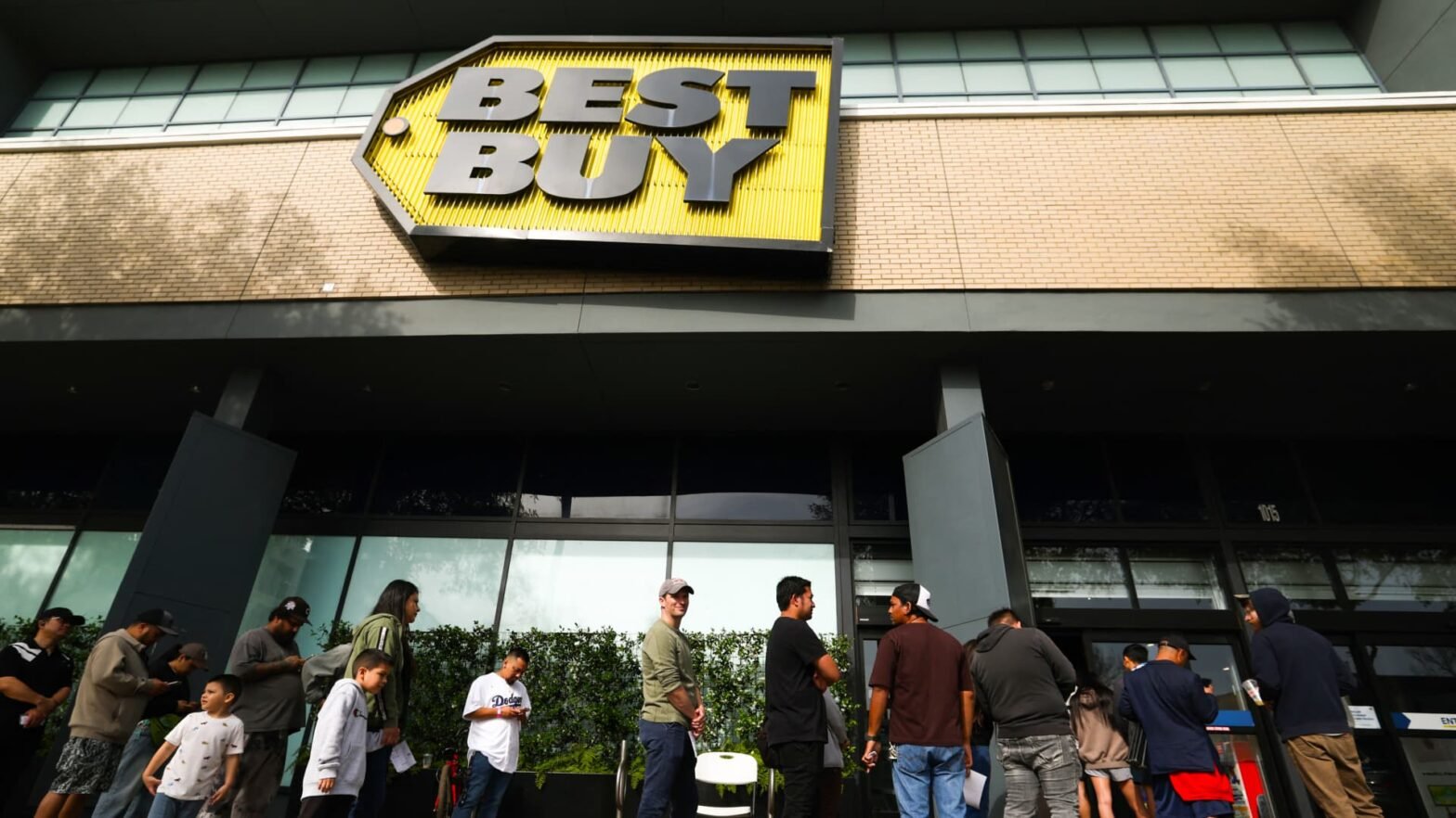 stocks-making-the-biggest-moves-premarket:-goldman-sachs,-best-buy,-fastenal-&-more