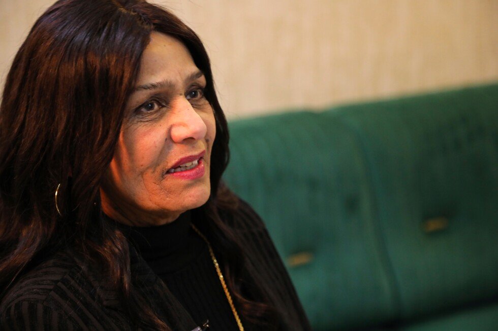 iraqi-women-mourn-popular-singer-sajida-obaid