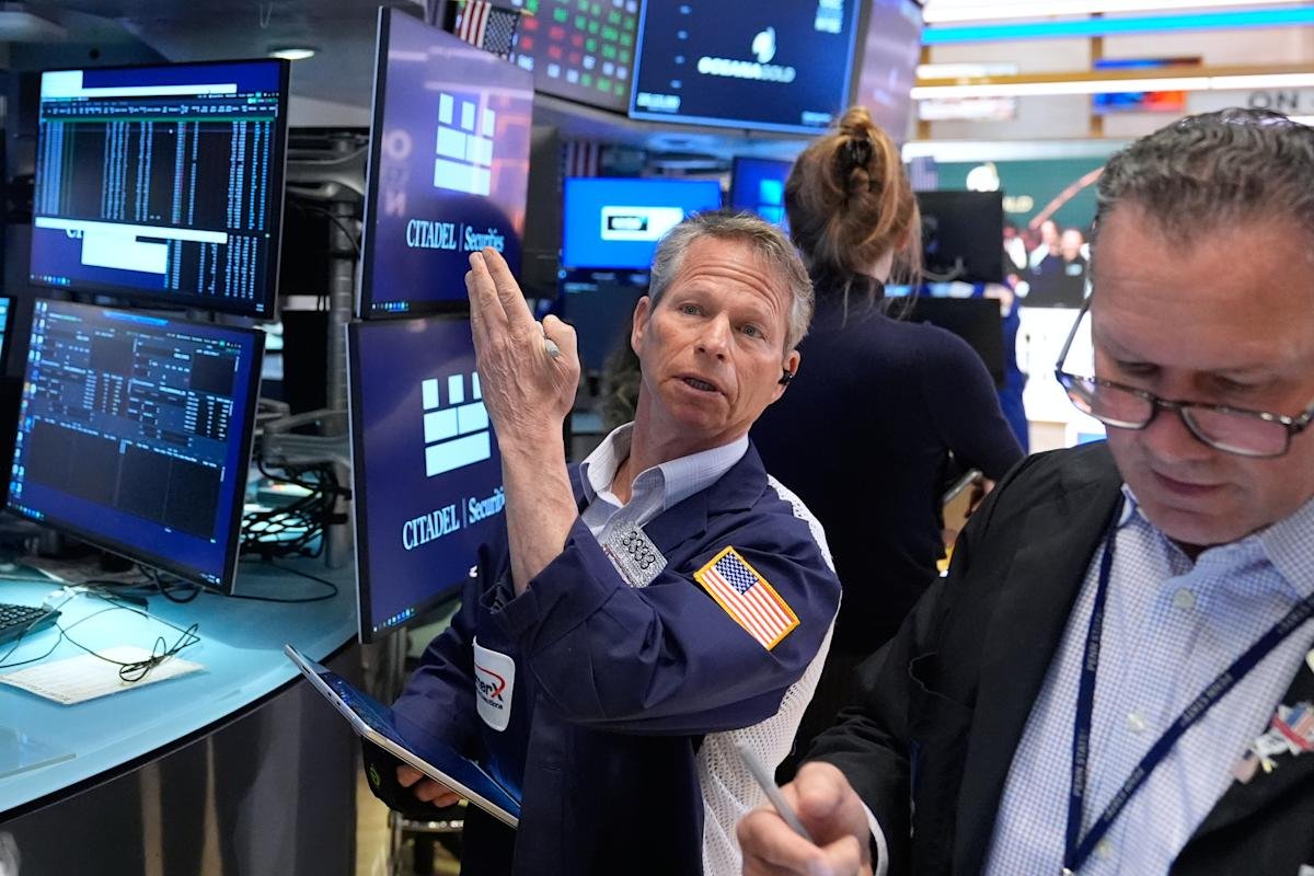 goldman-sachs-with-a-reality-check-on-ai:-fears-of-disruption-will-hang-over-growth-stocks-for-years