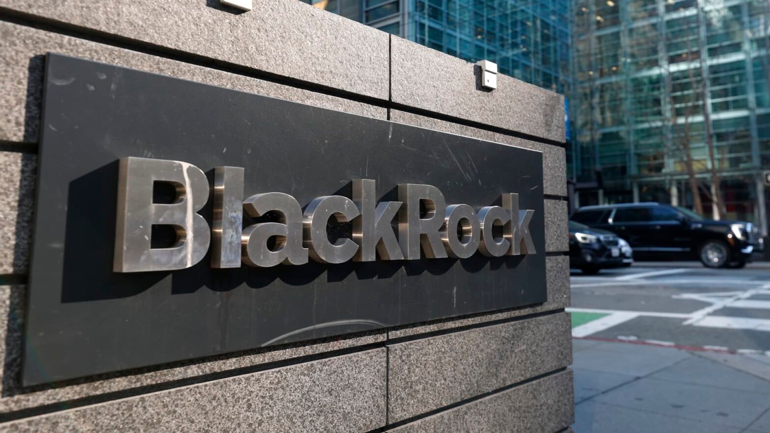 blackrock-raises-view-on-us.-stocks-on-belief-that-war-is-over,-profits-are-up
