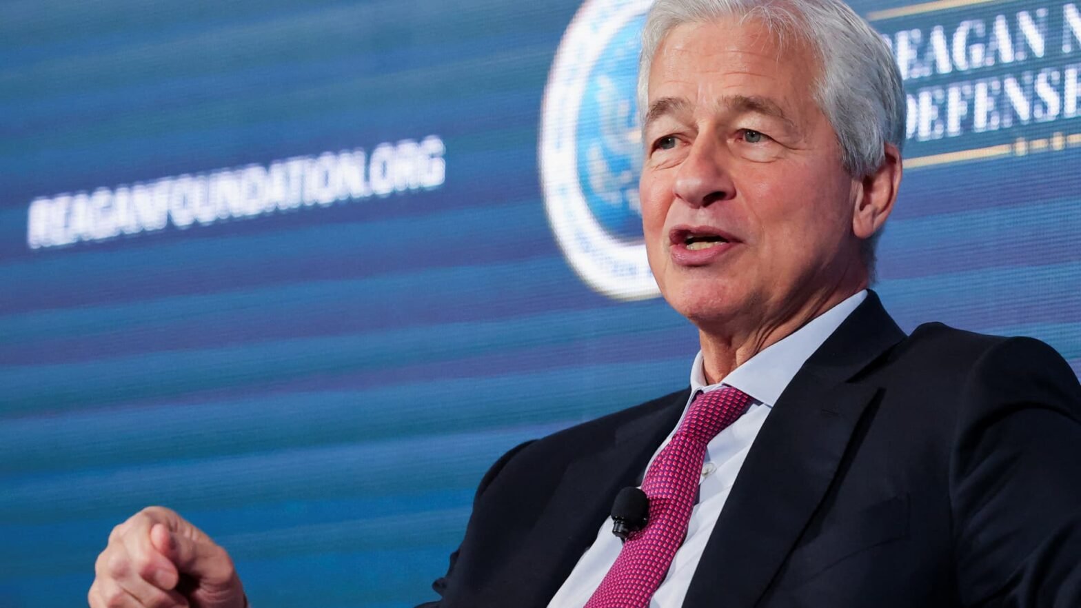 jpmorgan-earnings,-oracle’s-$300-million-windfall,-new-delta-suites-and-more-in-morning-squawk